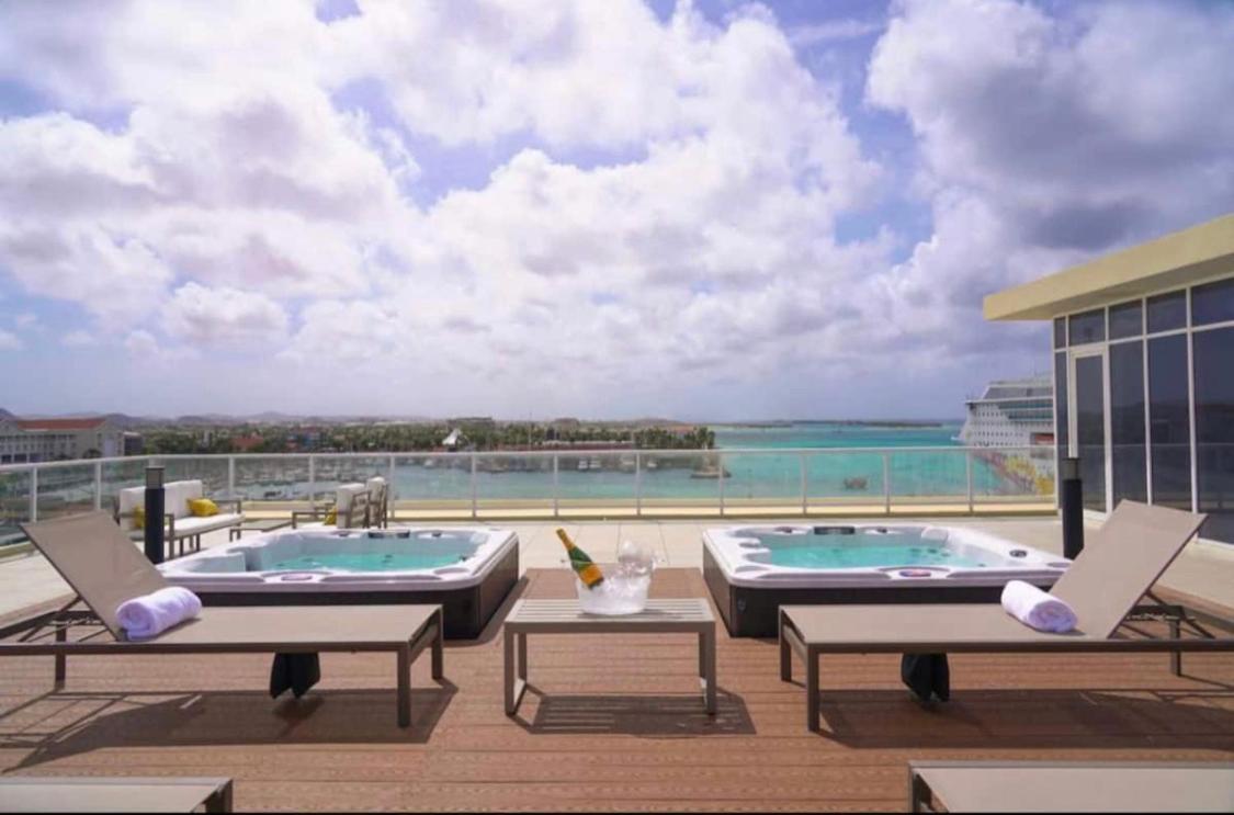 Luxury Condo With Infinity Pool & Ocean View Oranjestad Dış mekan fotoğraf